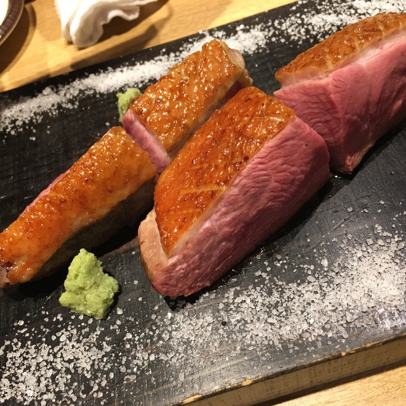 鴨胸肉の塊炭火焼(鴨屋SUN)