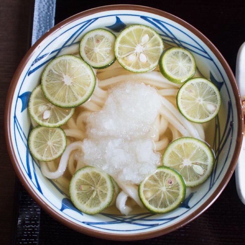 丸ごとすだち冷かけうどん(丸亀製麺飾西)