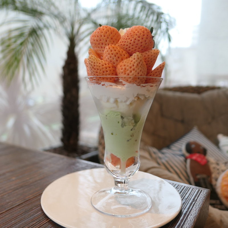 奈良県産”淡雪”白苺パフェ(プリンス オブ ザ フルーツ)