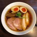 特製醤油らぁ麺(らぁ麺 紫陽花 （ラアメン アジサイ）)