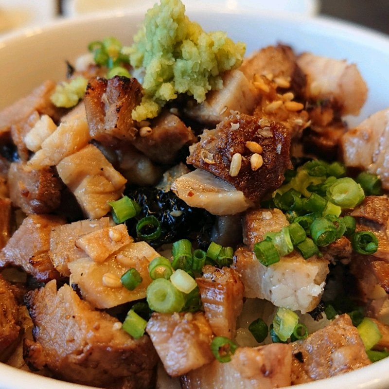 半わさびチャーシュー丼(麺や 一晃亭)