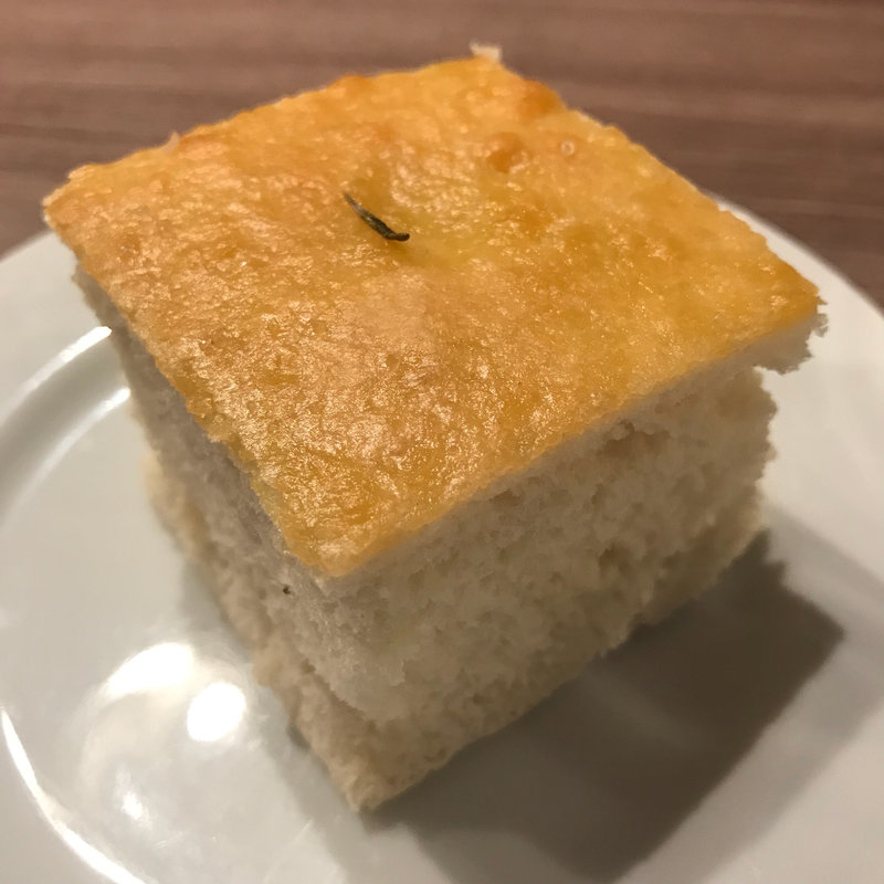 朝焼き自家製フォカッチャ(DESK 赤坂見附 )