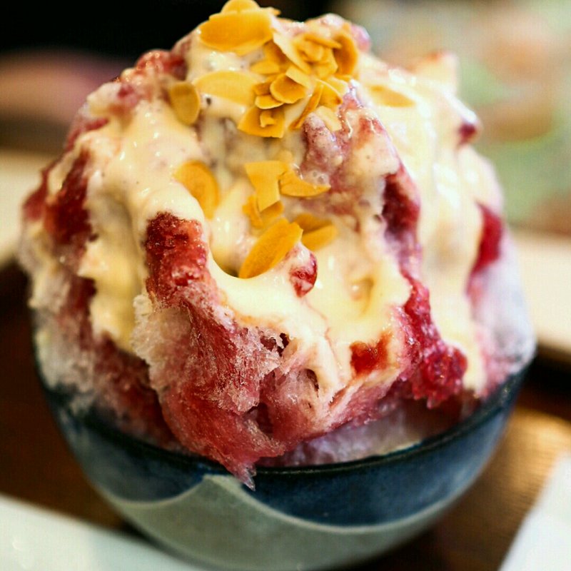 かき氷 ダークチェリーとカスタード Sサイズ(アリマ洋菓子店)