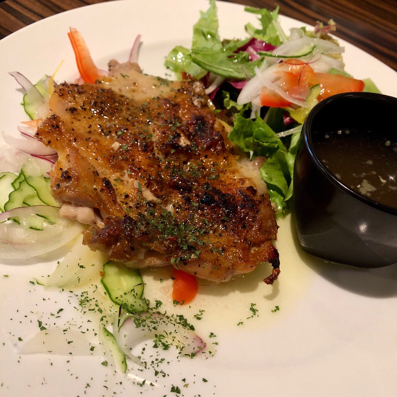 スパイス香る鶏もも肉のグリル(CAFE OVEST （カフェ オヴェスト）)