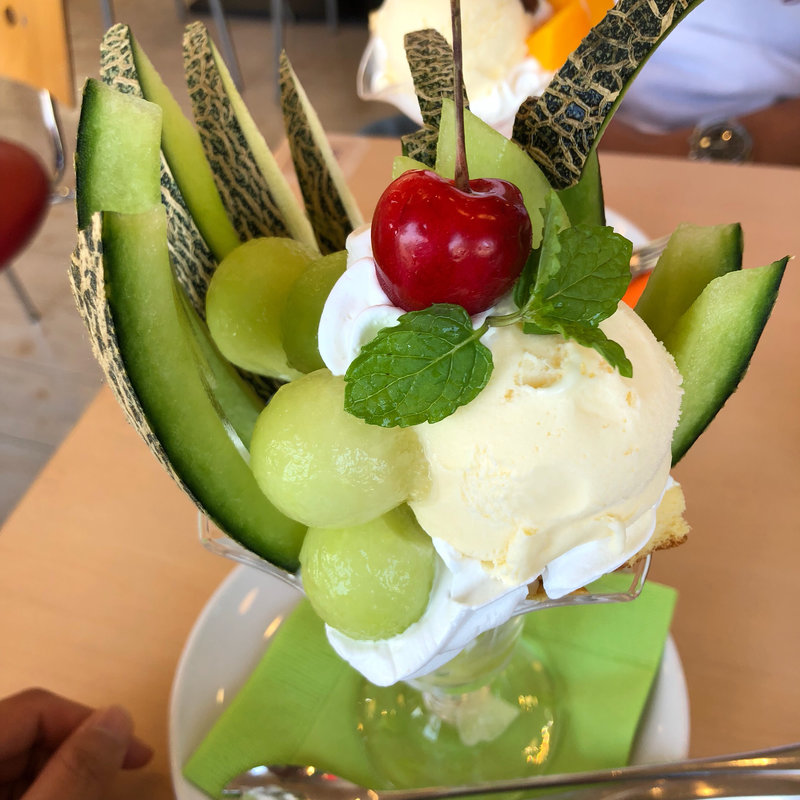メロンパフェ(ﾊﾟﾌｪとｸﾚｰﾌﾟのお店 ぶどうの木)