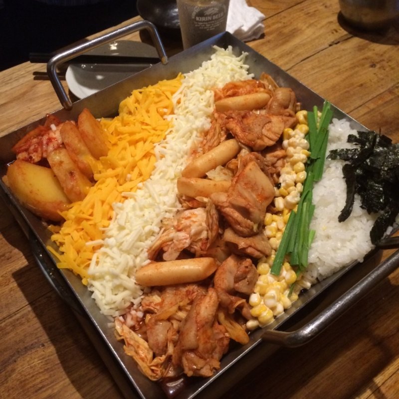 レインボーチーズタッカルビ(TORIKUI 梅田東通り店 )