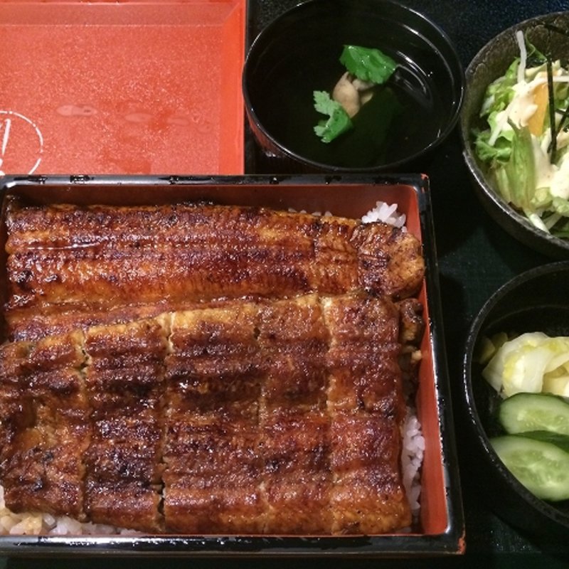 東と西のうな重(川昌 本店)