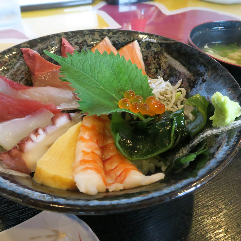 海鮮丼(うおたけ鮮魚店やけんど海鮮どんや)