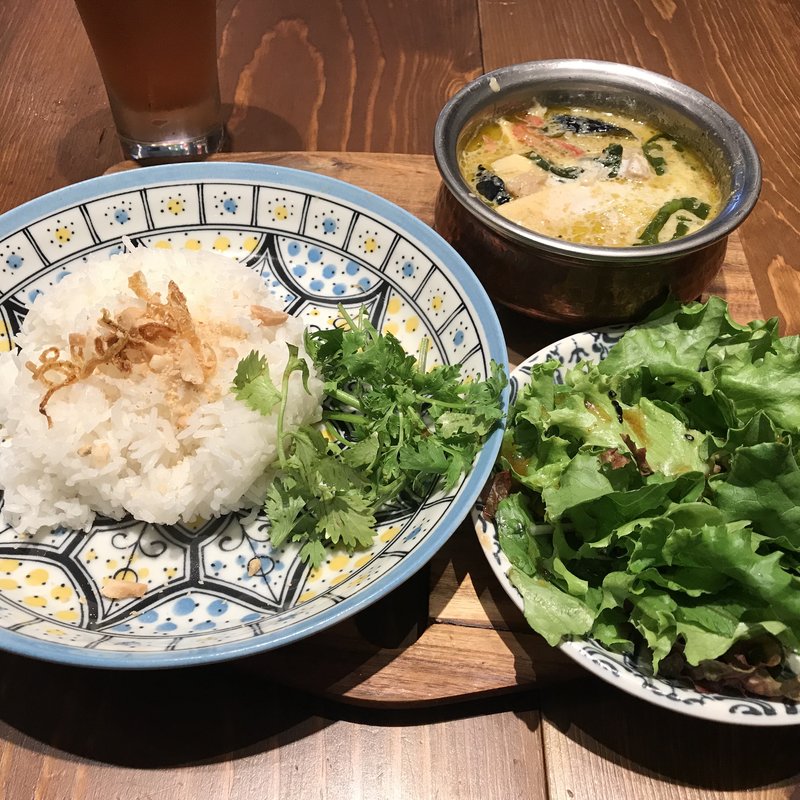 鶏肉と茄子のグリーンカレー(アジアン キュイジーヌ エー・オー・シー)