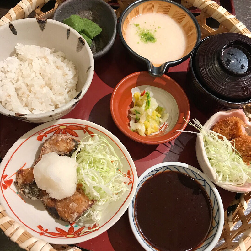 鯖の竜田揚げとヒレカツの籠盛りB ランチ(とんかつ勝六 アルプラザ店)