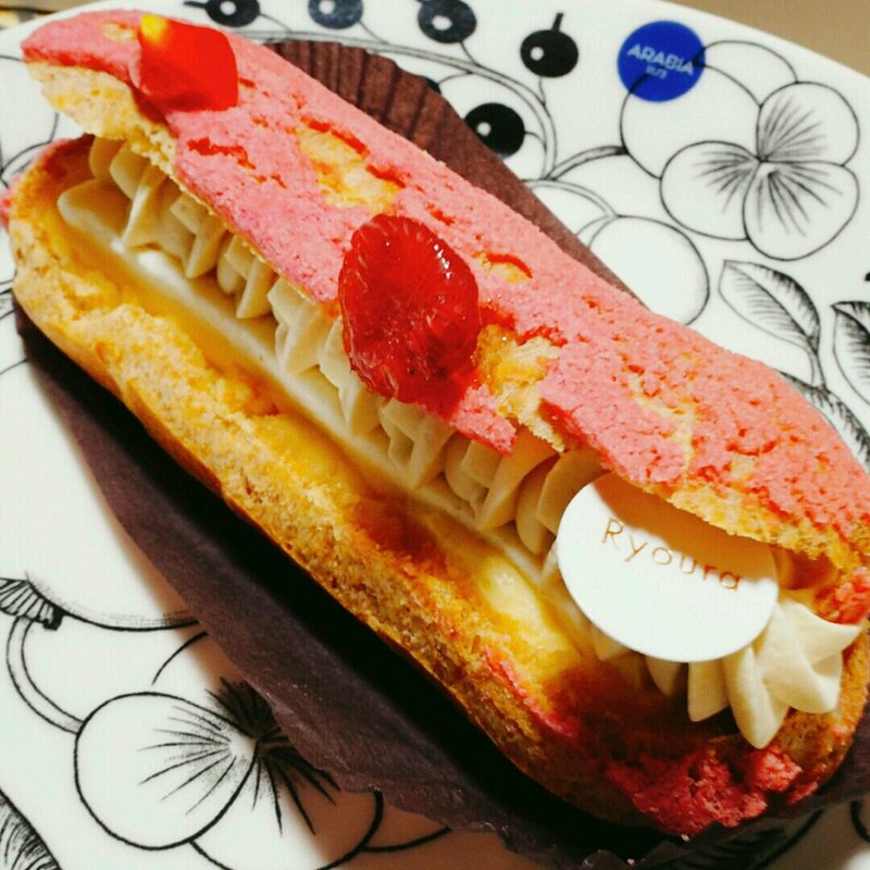 エクレール ペッシュ ポワールキャラメル(リョウラ)