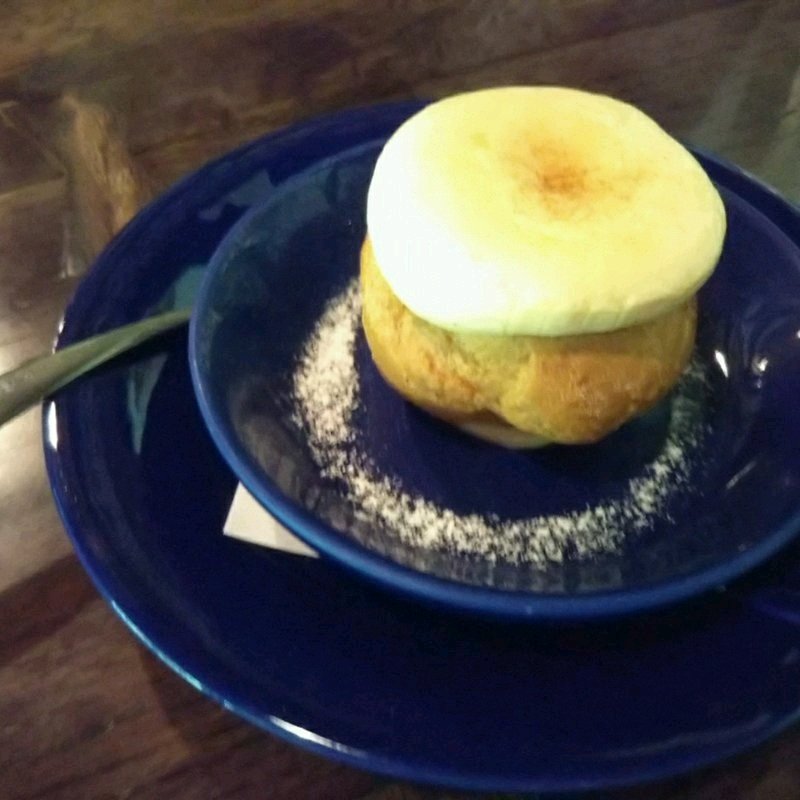 シュークリーム(茶房 天井棧敷 （サボウ テンジョウサジキ）)