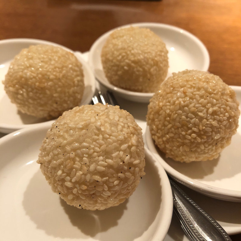 黒胡麻入り胡麻団子(水蓮月 （ロータスムーン）)