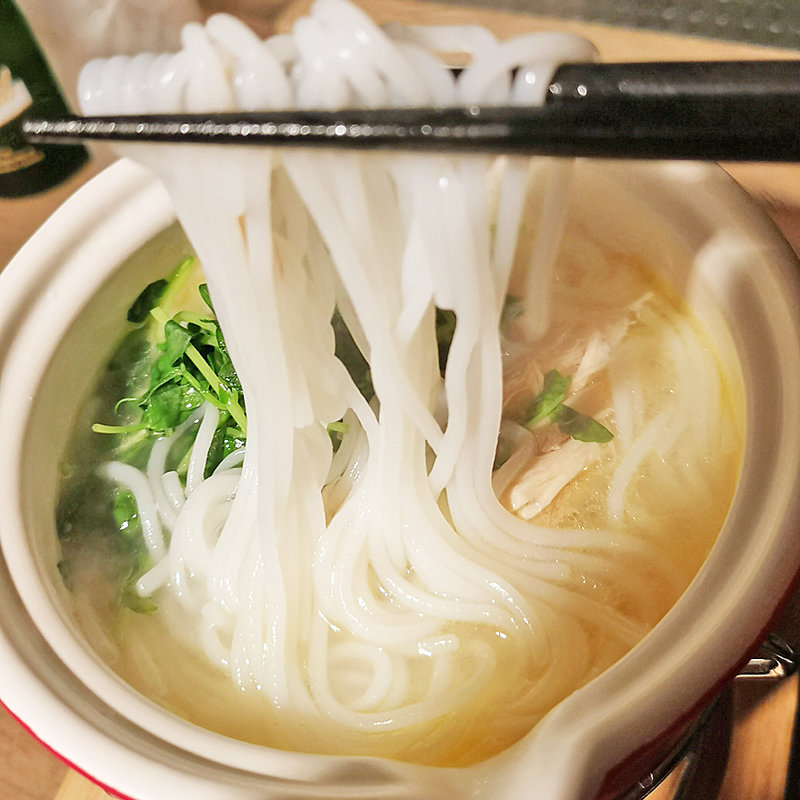 ちぎり鶏肉米線(168バル)