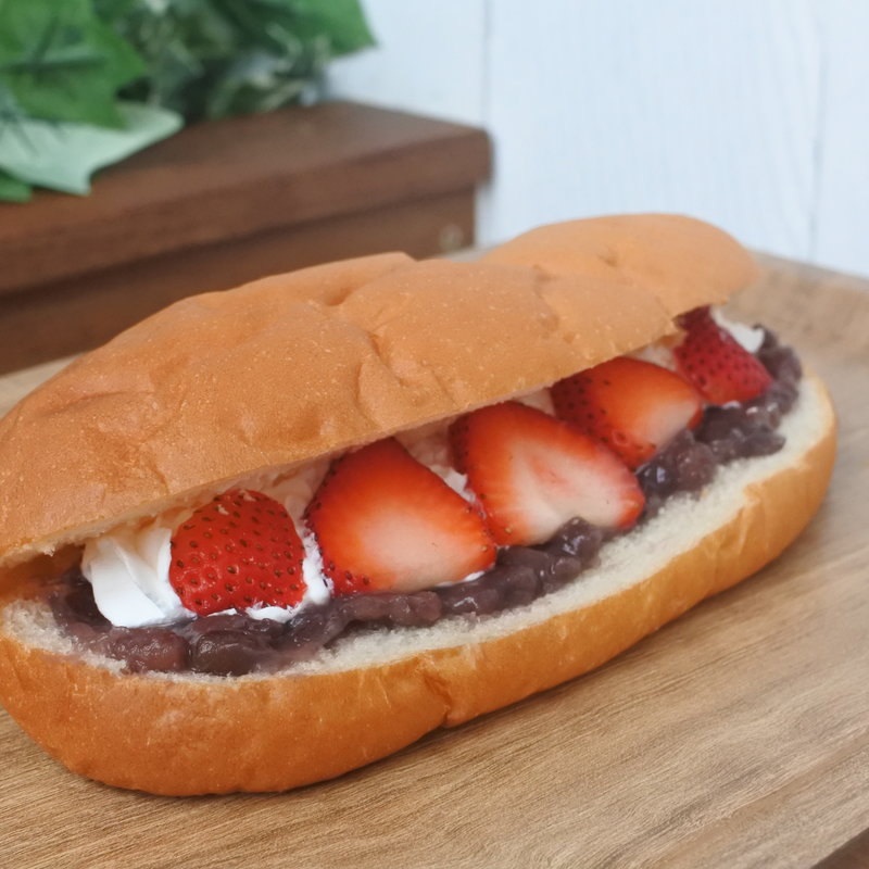 いちごのあんクリーム(コッペパン専門店　こぺてりあ　都島店)