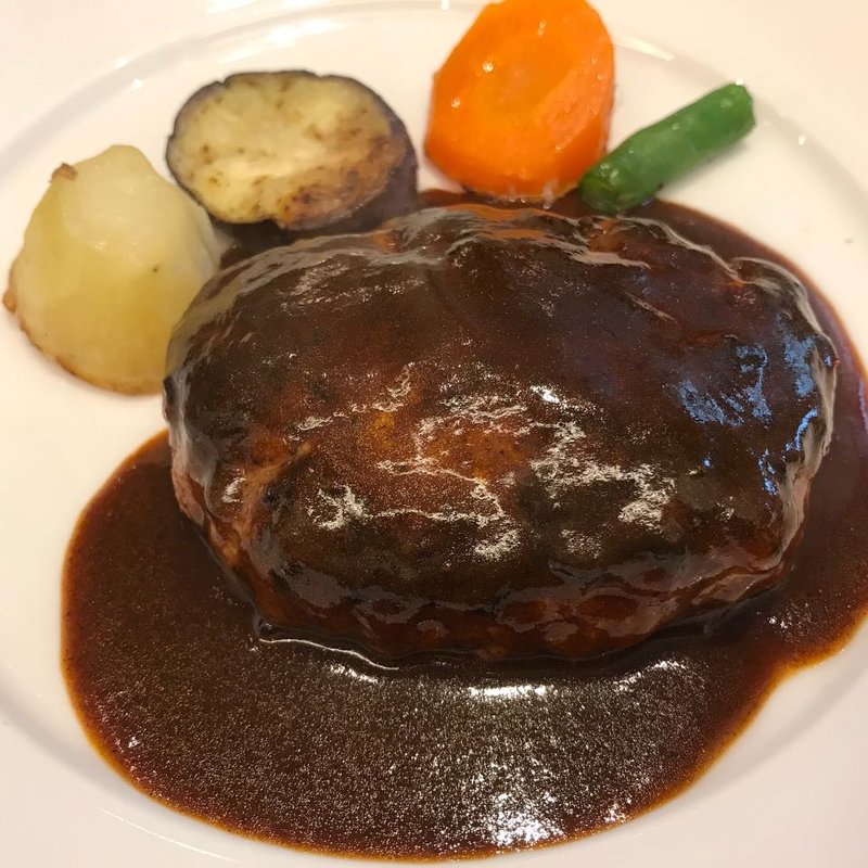 デミグラスソースハンバーグ(ラトリエ プリュ)