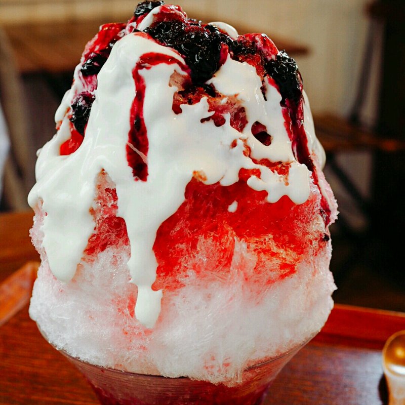 かき氷 ブルーベリーカシスヨーグルト(パティスリー ラ グリシーヌ)