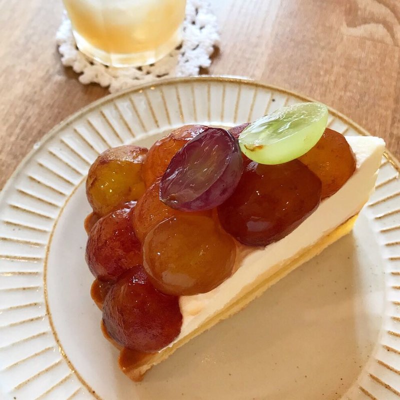 巨峰いっぱいカスタードタルト(cafe&gallery hobitto)