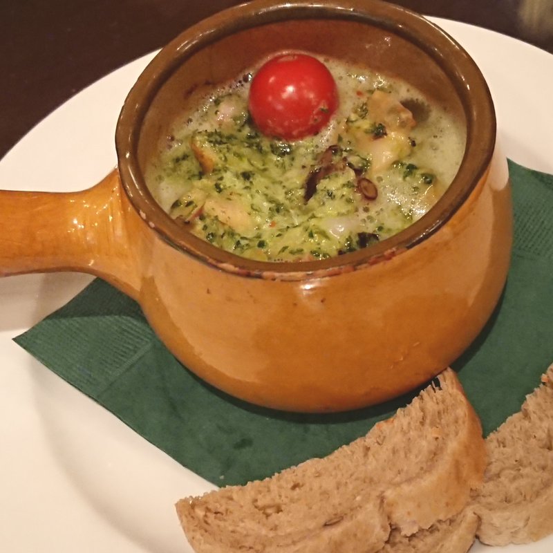 つぶ貝とタコのガーリックハーブ焼き(フィネガンズ・バー＆グリル （Finnegan’s Bar＆Grill）)