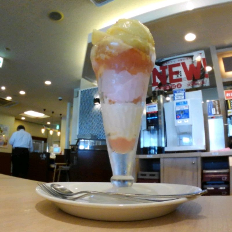 桃のパフェ(デニーズ 南青山店 )