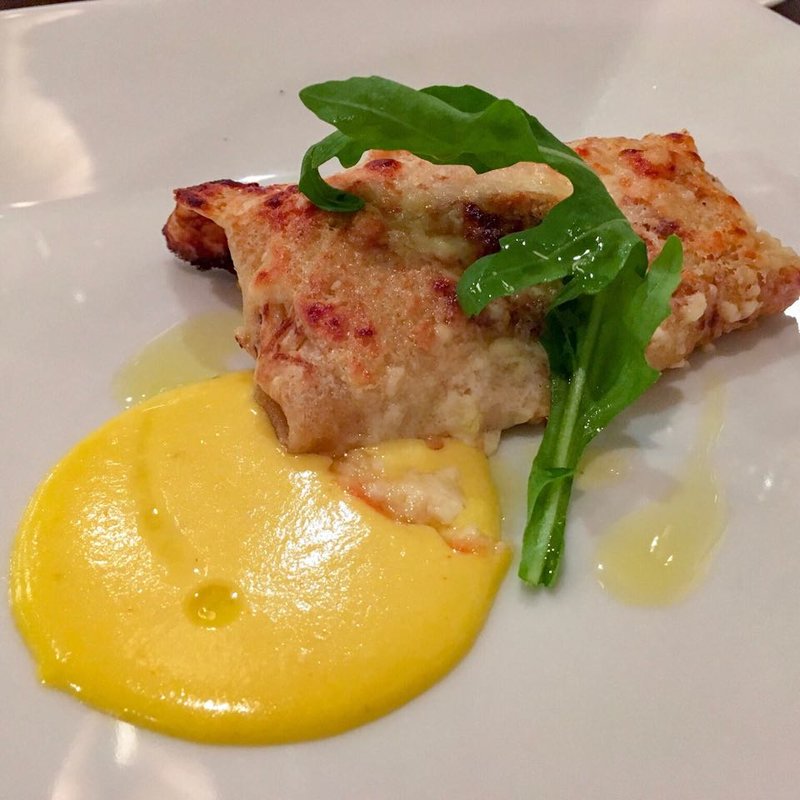 ホロホロ鳥とポロ葱のクレープ包み オーブン焼き(イタリアーノレストラン スクニッツォ Scugnizzo!)