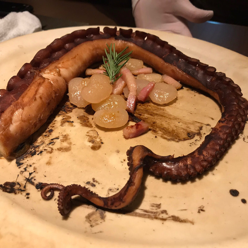 北海道産 極太 水タコ柔らか煮炙りステーキ(薪火 浅草ビューホテル内)