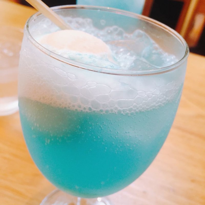 野っぱらのクリームソーダ(カフェ麦わらぼうし （カフェムギワラボウシ）)