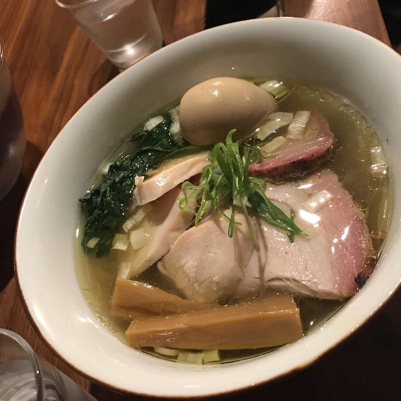 白醤油ラーメン 特製トッピング(らぁめん鴇 （とき）)