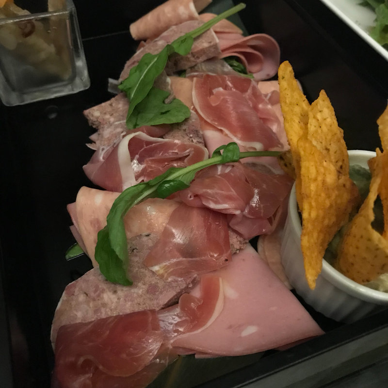 お重でお楽しみいただくアペタイザー4種(ガーデンレストラン オールデイ ダイニング)