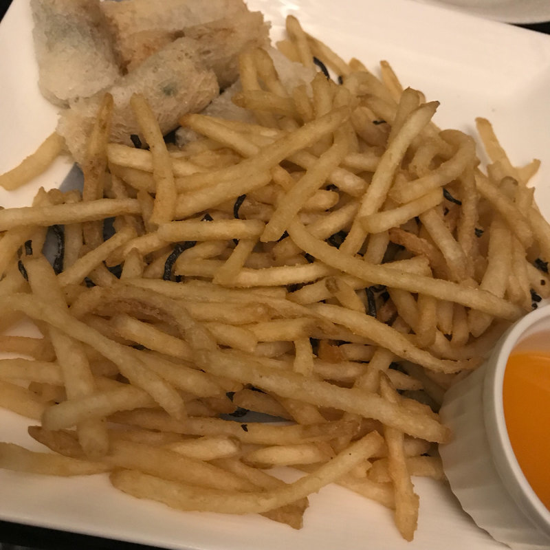 塩昆布フライドポテトと海鮮揚春巻き(ガーデンレストラン オールデイ ダイニング)