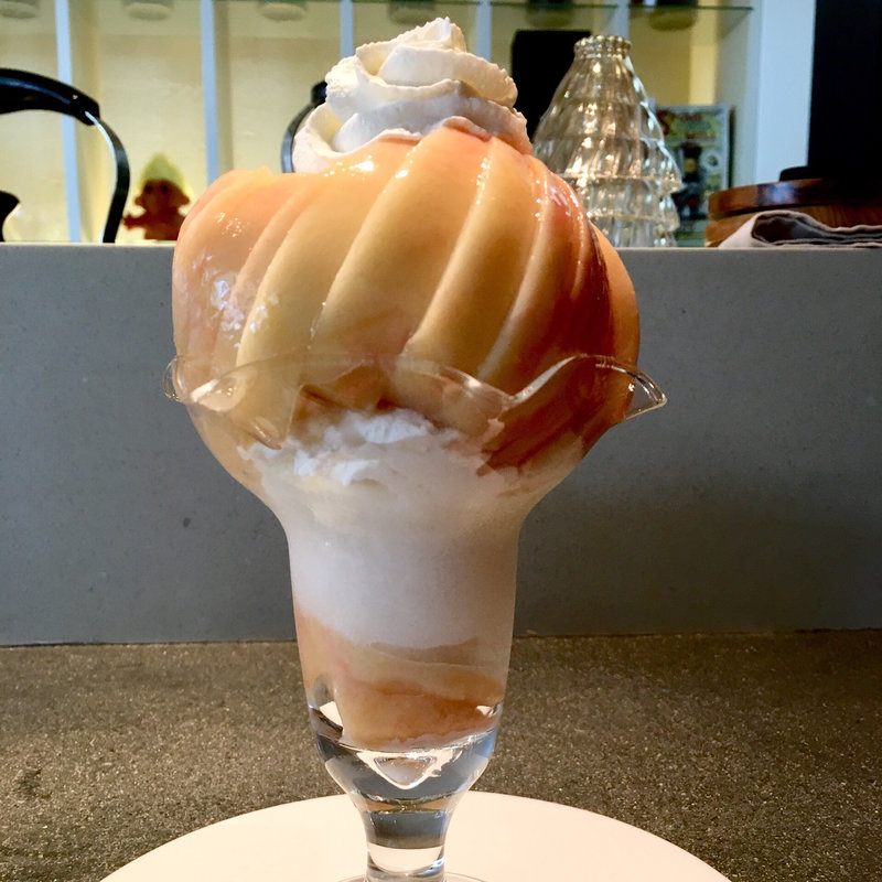 桃のパフェ(プリンス オブ ザ フルーツ)