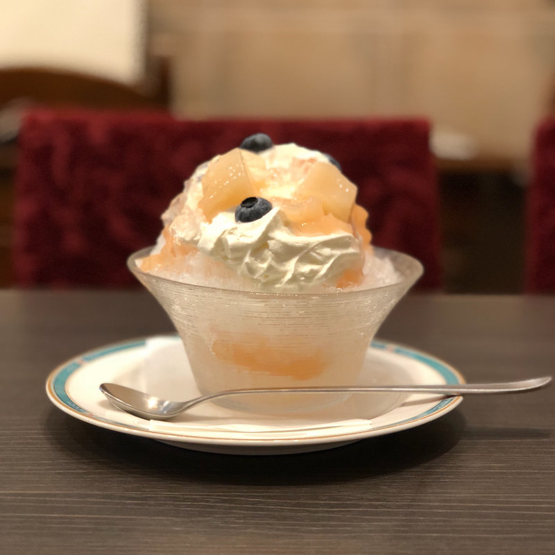 かき氷パフェ(もも)(ノエル・ド・ティオ)