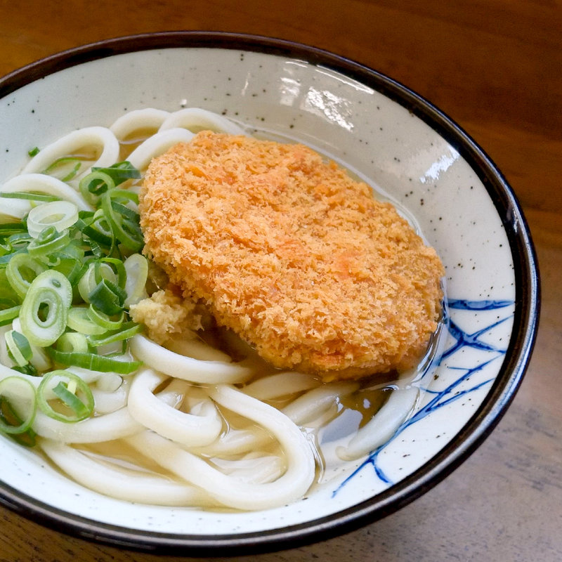 コロッケうどん（かけ+コロッケ）(こんぴらうどん 本社工場併設店 )
