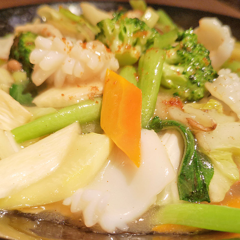乾燥海老卵風味のあんかけ焼きそばと薬膳蒸しスープのセット(中国飯店 小天地 )