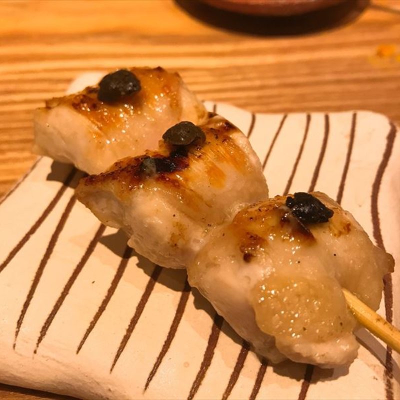 皮つきむね(炭火焼き鳥 鶏尽)