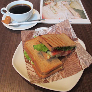 海老アボカドサンド(TRAVEL CAFE 阪急三番街店 （トラベルカフェ）)