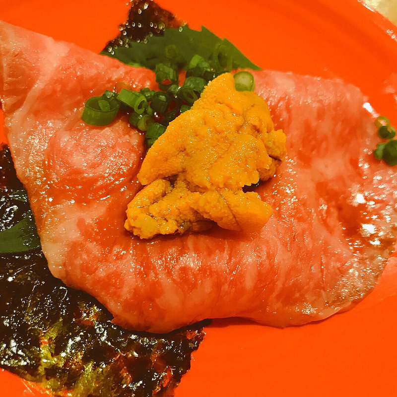 黒毛和牛と雲丹(和酒と炉端焼き とんがり)