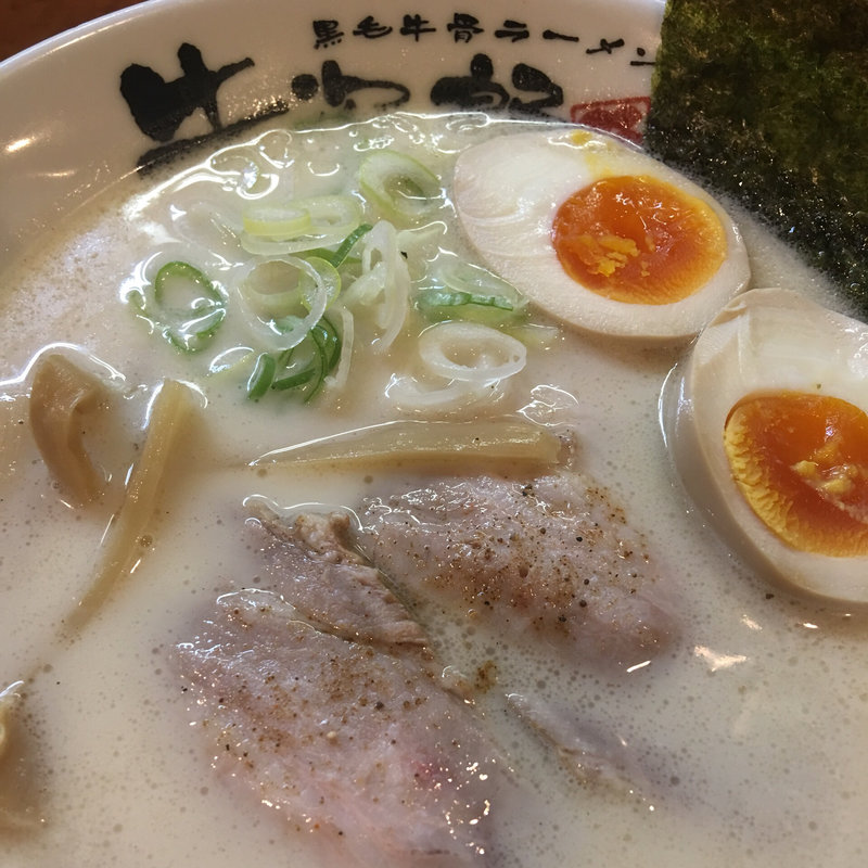 牛骨半熟煮玉子ラーメン(黒毛牛骨ラーメン 牛次郎)