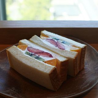 フルーツミックスサンド(パン屋むつか堂カフェ アミュプラザ博多店)