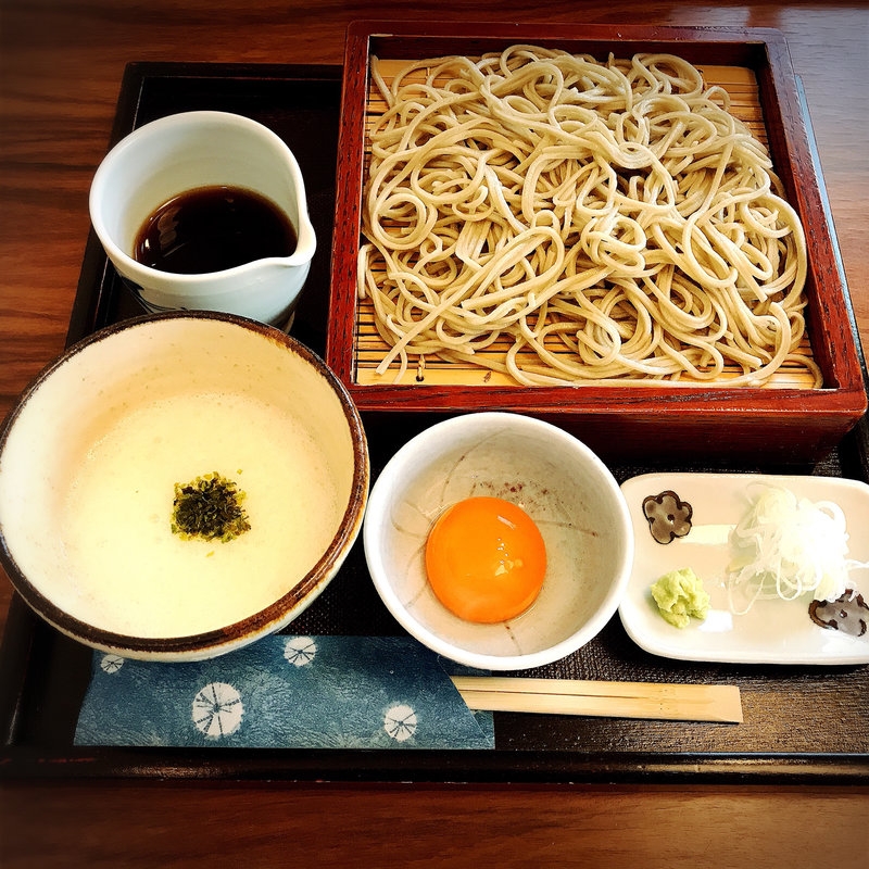 とろろ（卵黄付）(蕎麦 月読)