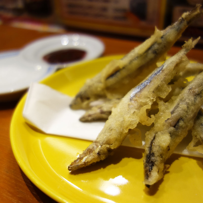 きびなごの天ぷら 梅肉ソース(もちのきそう)