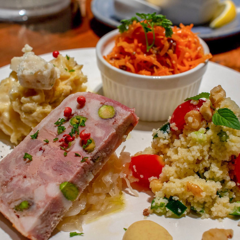 TORIKOYA デラックスプレート(BISTRO TORICOYA)