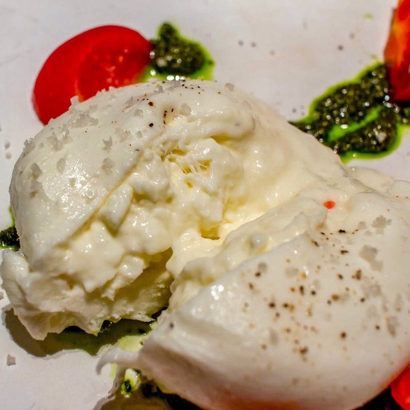 ブラータチーズと糖度8%のフルティカトマト(BISTRO TORICOYA)