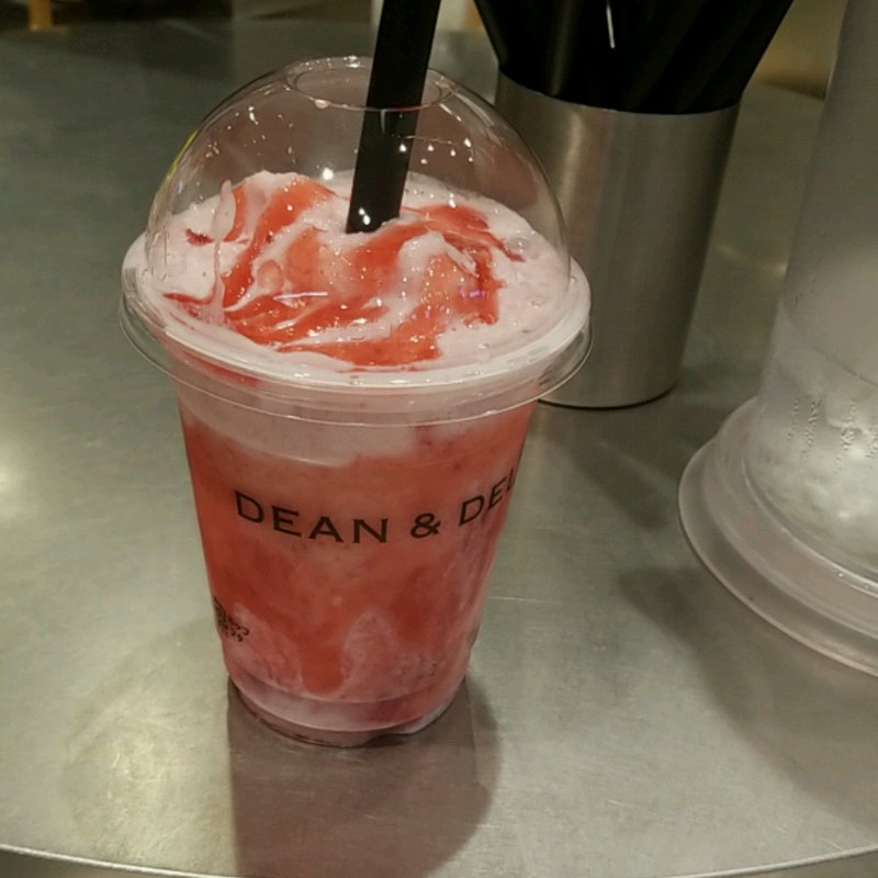 ストロベリーフラッペ(ディーン&デルーカ 有楽町カフェ （DEAN&DELUCA）)