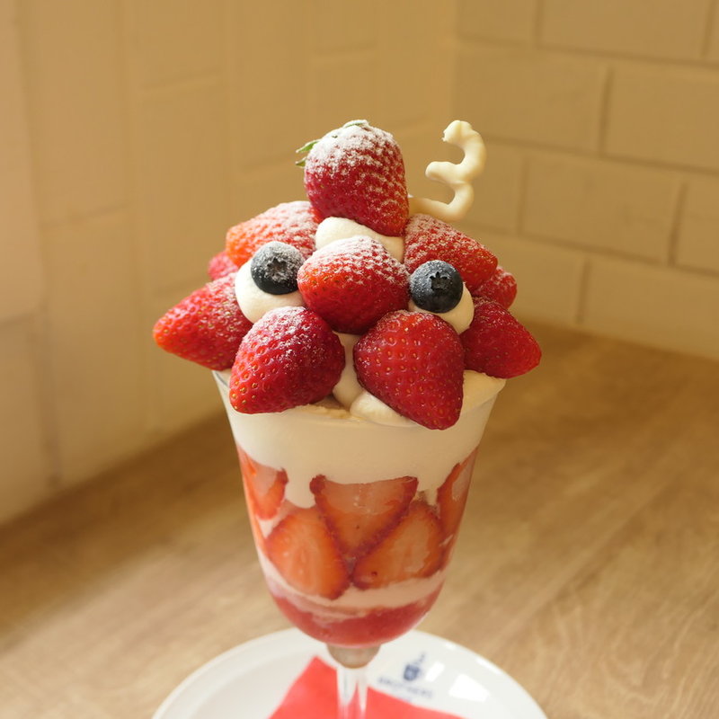いちごパフェ(ブラザーズカフェ なんば店 （BROTHERS Cafe）)