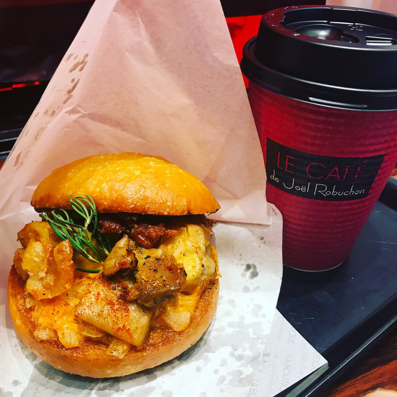 カレーチキンのフォカッチャサンド(ル パン ドゥ ジョエル・ロブション ニュウマン新宿店)