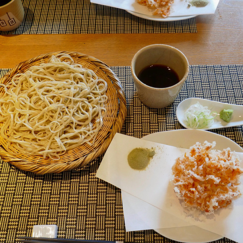 桜海老かき揚げざる(手打ち蕎麦 志庵)