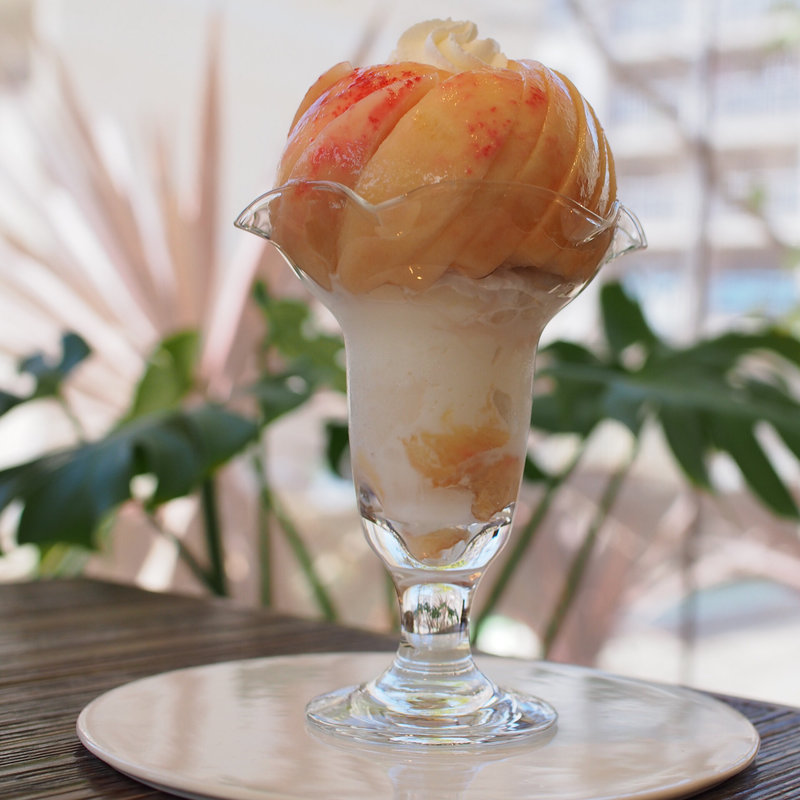 山梨県産〝大糖領〝エクセレント桃パフェ(プリンス オブ ザ フルーツ)