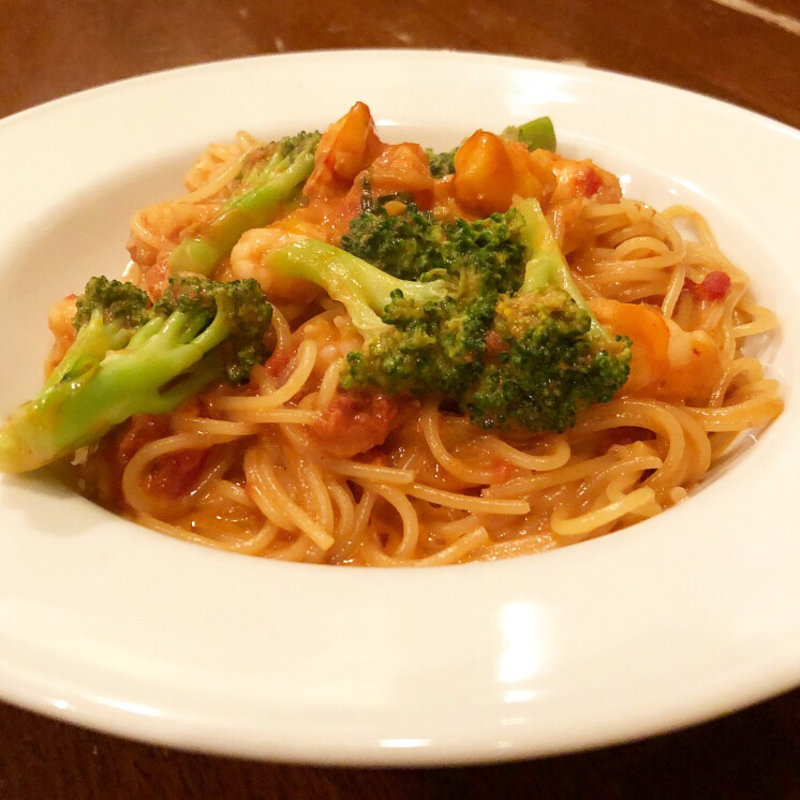海老とブロッコリーのトマトクリームソース(trattoria antico)