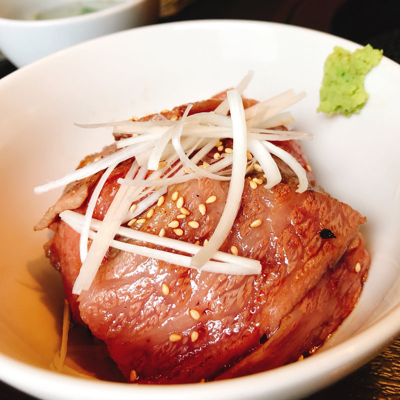 黒毛和牛の牛トロ炙り丼(焼肉 BeefGarden 二子玉川)
